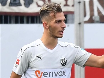 Leart Paqarada hat seinen Vertrag beim SV Sandhausen bis 2020 verlängert. Foto: Uwe Anspach