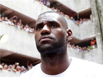 LeBron James zeigte sich erschüttert von den Terrorakten in Paris. Foto: Czeasar B. Dancel