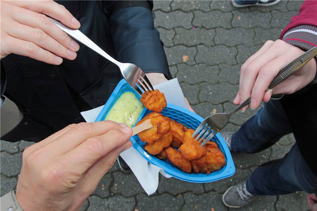 Herzhaft, deftig und süß: So schneiden die Simjü-Speisen ab im RN-Check Lecker, aber etwas teuer: eine Portion Kibbelinge mit herrlicher Remoulade.