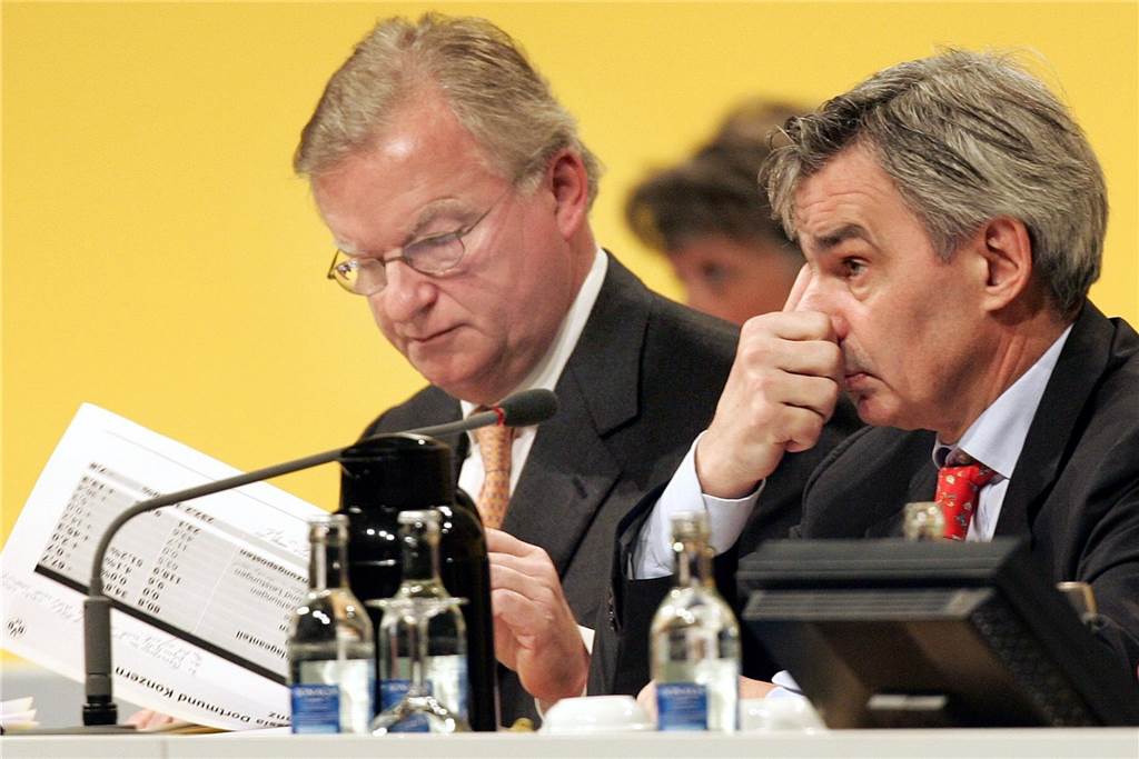 BVB-Zeitenwende beginnt mit einem Skandal: Niebaum-Rücktritt heute vor 20 Jahren Gerd Niebaum wirft einen Blick in Akten.