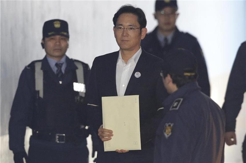 Berufungsgericht mildert Strafe gegen Samsung-Erben ab Lee Jae Yong hatte fast ein Jahr im Gefängnis verbracht. Foto: Ahn Young-Joon/AP POOL
