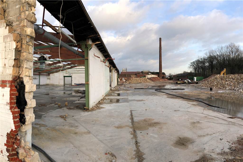 Tatort Stuhlfabrik: Spahn-Trümmer wecken schöne und bittere Erinnerungen Leere Hallen, Trümmerberg – das Ende der ehemals stolzen Stuhlfabrik Spahn.
