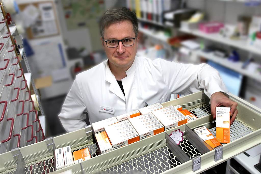Halterner Apotheker erklären Hintergründe des Protests am 14. Juni Leere Medikamentenregale sind längst nicht das einzige Problem, mit dem Apotheker wie Dr. Philipp Schulte-Mecklenbeck zu kämpfen haben.