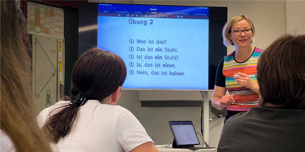 Herausforderung Deutsch: Geflüchtete Ukrainer lernen an Dorstener VHS Lehrerin Alesia Lazavaya unterrichtet an der Volkshochschule Dorsten Geflüchtete aus der Ukraine.
