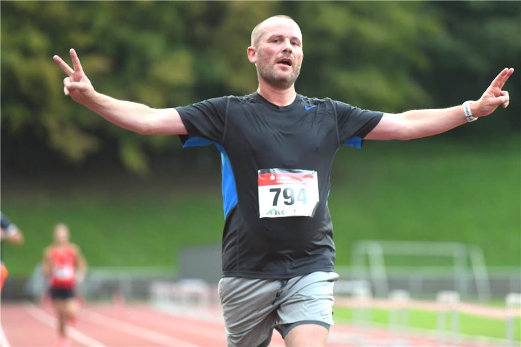 Leichtathletik, 6. Sparkassen Abendlauf des Recklinghäuser LC.5-km-Lauf. Im Ziel: Michael Beste.