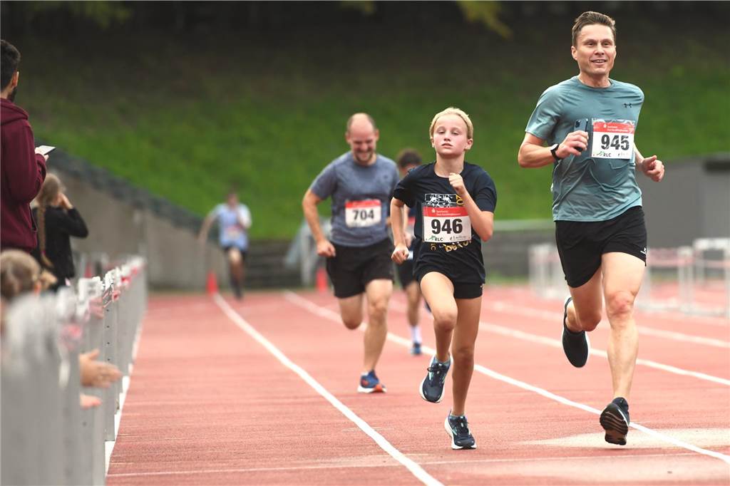 Leichtathletik, 6. Sparkassen Abendlauf des Recklinghäuser LC.Zieleinlauf 5 km Mathilda und Hasan Sürgit (RLC).