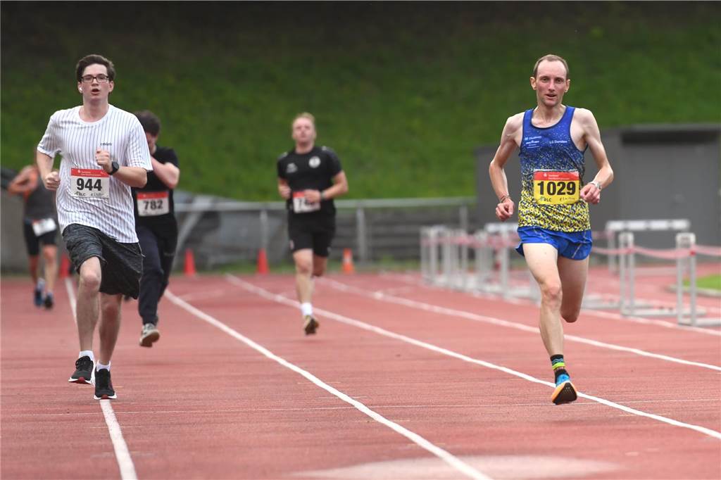 Leichtathletik, 6. Sparkassen Abendlauf des Recklinghäuser LC.Matthias Amoneit (1029, LG Dorsten) auf dem Weg zum Kreismeistertitel über 10 km.