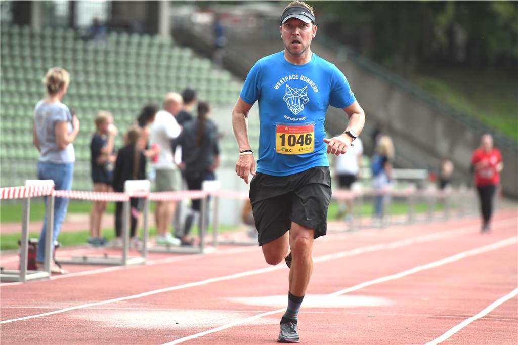 Leichtathletik, 6. Sparkassen Abendlauf des Recklinghäuser LC.Nach 10 km im Ziel: Tim Kazmeier (Westpace Runners).