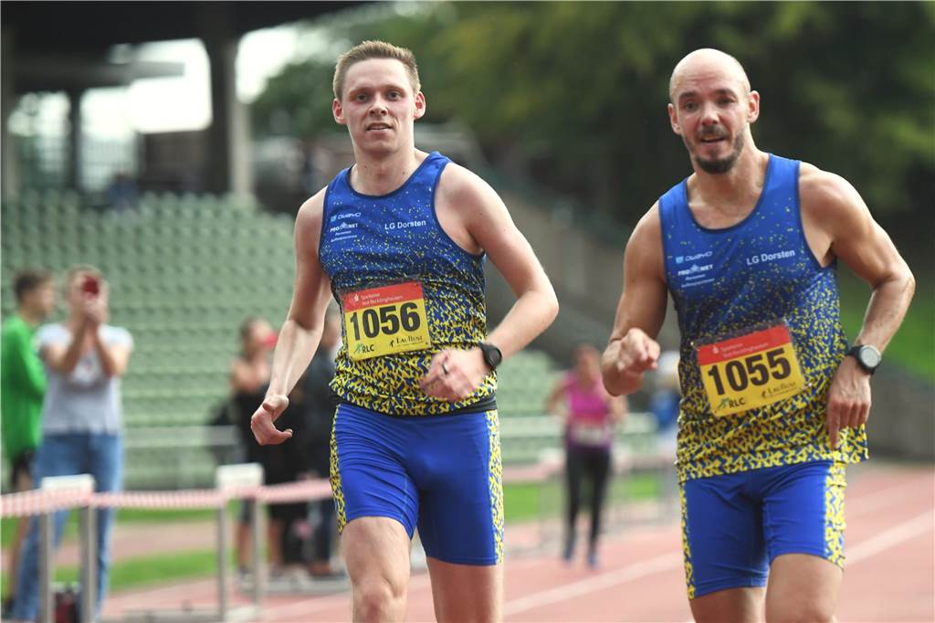 Leichtathletik, 6. Sparkassen Abendlauf des Recklinghäuser LC. Gemeinsam im Ziel: Dirk von Bracht (li.) und Patrick Simon (beide LG Dorsten).