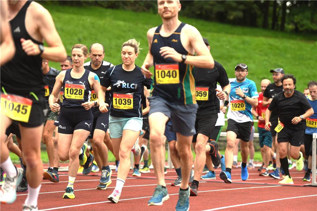 Leichtathletik, 6. Sparkassen Abendlauf des Recklinghäuser LC.Start 10 km mit der späteren Kreismeisterin Julia Kotte (RLC, Nr. 1039).