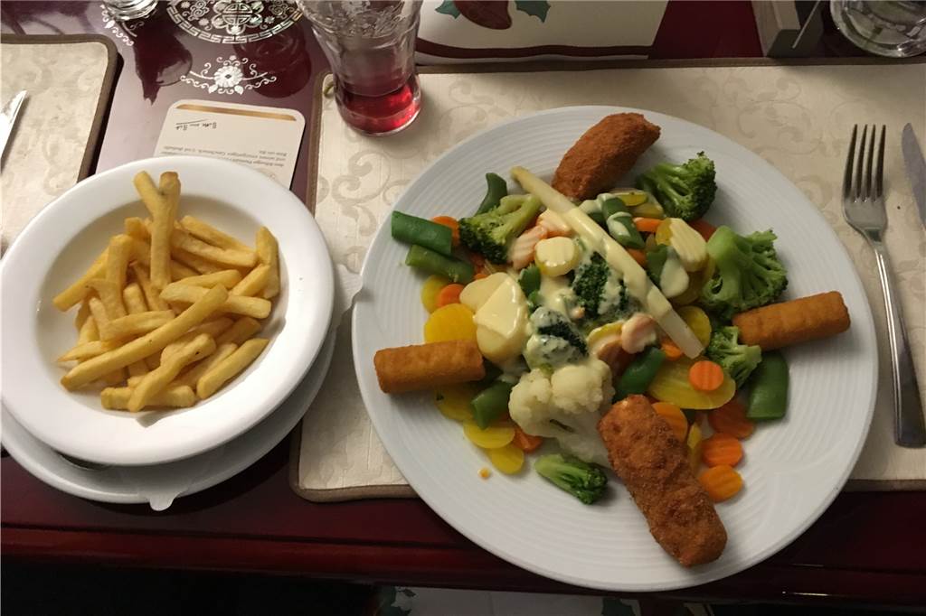 Das seltsame Auf und Ab „Im grünen Winkel“ Leider kein kulinarischer Knaller: der vegetarische Teller.