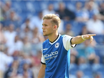 Leihspieler Leandro Putaro hat bei Arminia Bielefeld nun einen Vertrag bis 2020 bekommen. Foto: Friso Gentsch