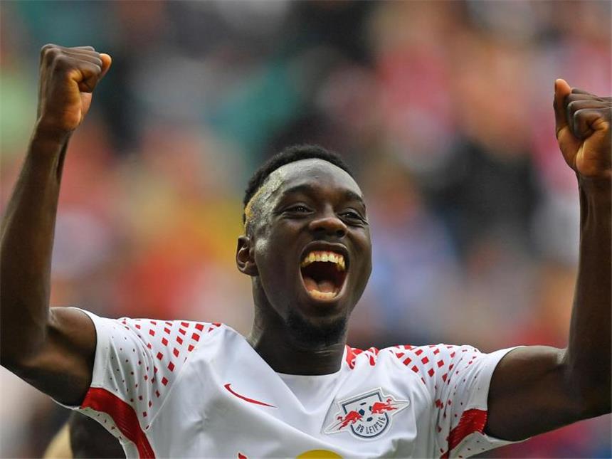 Leipzigs Jean-Kevin Augustin freut sich über seinen Treffer zum 1:0. Foto: Hendrik Schmidt