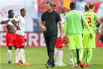 Leipzigs Trainer Ralph Hasenhüttl (M.) war nach der Niederlage aufgebracht. Foto: Jan Woitas