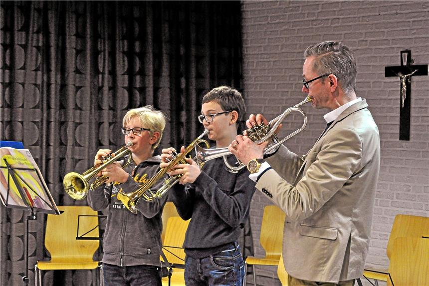Zukunft der Musikschule Südlohn hängt von Finanzen ab Leiter Markus Wellermann, im Bild bei einem Konzert mit Schülern, hat die vielfältige Arbeit der Musikschule Südlohn-Oeding vorgestellt. Finanzielle Fragen prägten dazu die Diskussion im Kulturausschuss.