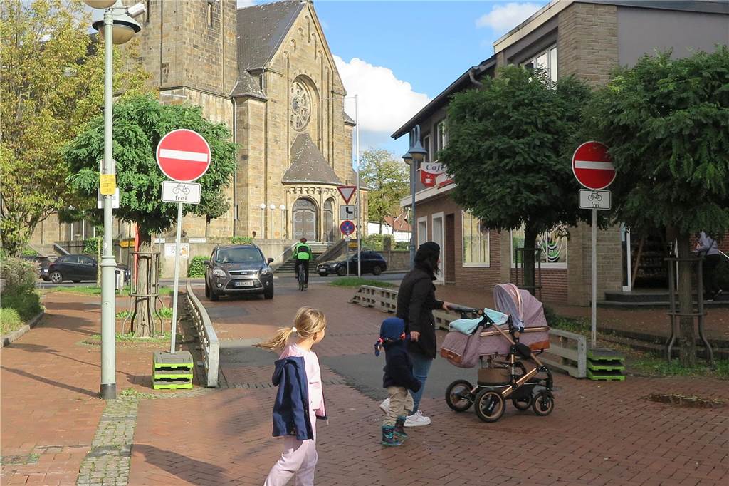 Klaus-Rainer Runge präsentierte die Ergebnisse des Verkehrsversuches Verkehrsversuch in der Mittelstraße