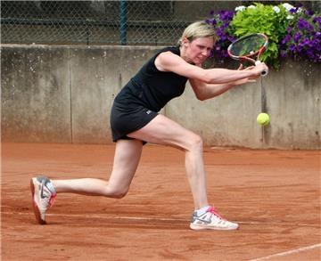 Lena Arntzen setzt hier zum Rückhandschlag an. Sie gewann als einzige Stadtlohnerin ihr Einzel.