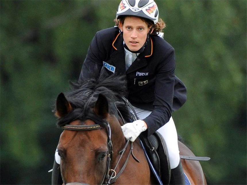 Moderner Fünfkampf: Schöneborn fehlt nur der WM-Titel Lena Schöneborn beim Reiten. Foto: Bartlomiej Zborowski