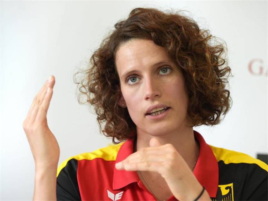 Schöneborn vor Berliner Heim-WM: Reiten ist das A und O Lena Schöneborn wurde 2007 bei der WM in Berlin Zweite. Foto: Rainer Jensen