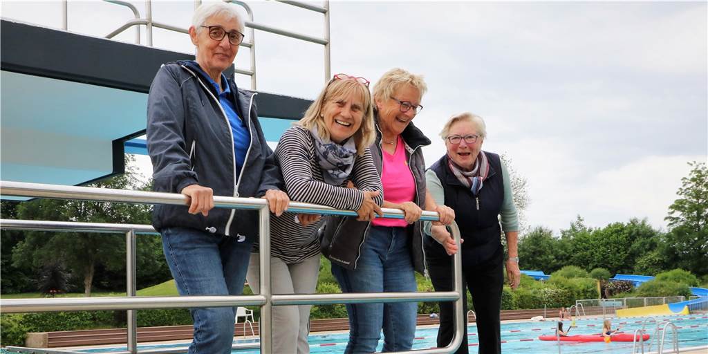 Viel Betrieb beim Freibadfest in Sythen - „Dankeschön an die treuen Mitglieder“ Kassenteam am Sprungturmim Freibad Sythen