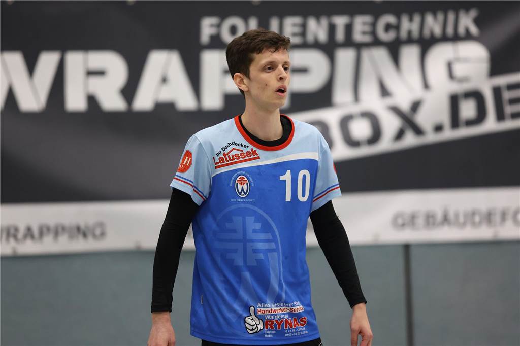 Abteilungsleiter äußert sich zur Trainerentlassung beim TV Werne Lennart Wulfert vom TV Werne steht auf dem Handballfeld.