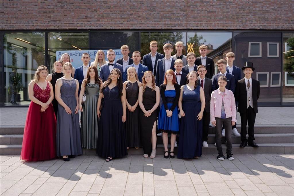 Anne-Frank-Realschule Ahaus: 150 Abschlusszeugnisse feierlich überreicht Leo Alfert, Mika Alfert, Lennart Böckers, Luke Breuer, Julien-Dom Brüning, Chantal Marie Deitmers, Jonathan Eidhoff, Paula Gonzalez Hilbert, Maike Hölscher, Claire Holtkamp, Ronja Kröger, Calian Joel Lehnert, Tobias Lieftucht, Philipp Mieling, Ian Münstermann, Rajmonda Mustafa, Alexander Parkhamchuk, Paul Bernhard Reers, Arina Schultheis, Lena Marie Schütze, Saskia Soucek, Zejnep Stolla, Laurin Theißing, Lenard Unrau, Joshua Vehlow