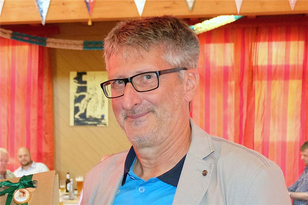 Dorstens langer Weg zur Tartanbahn Leo Monz-Dietz kämpft seit vielen Jahren um eine Kunststoffbahn für Dorstens Leichtathleten.