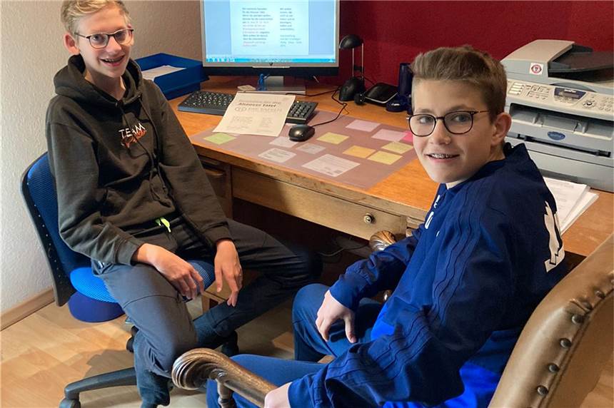 Heilig Kreuz Heek: Firmbewerber sammeln Spenden für Ahauser Tafel Leo und David gehören zu den Firmbewerbern, die die Spendenaktion ins Leben gerufen haben.