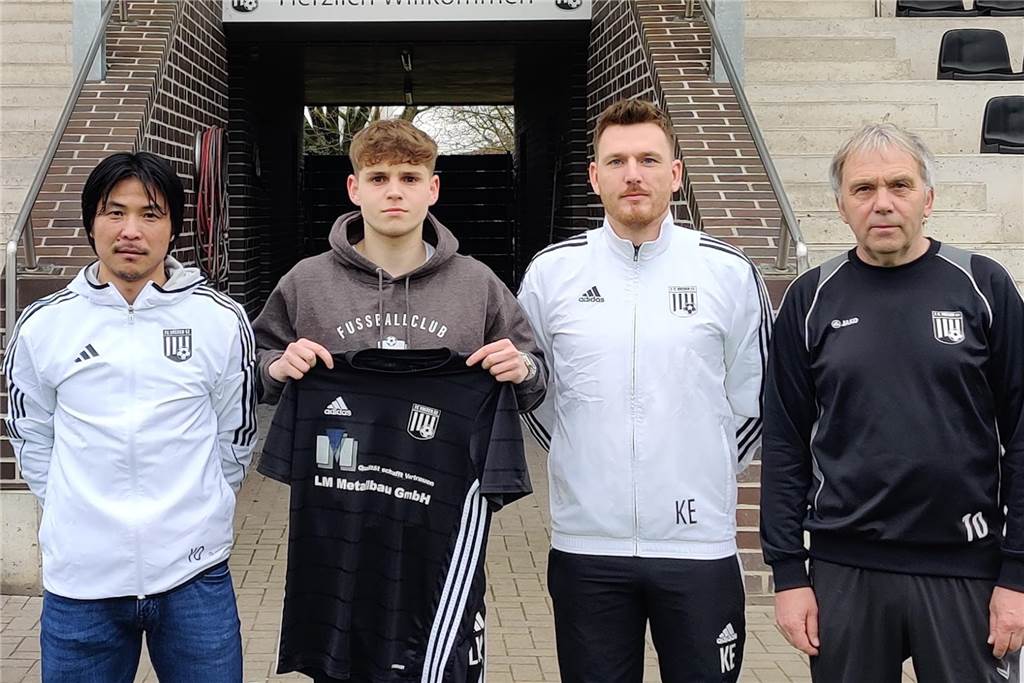 FC Vreden verstärkt die Offensive: Neuzugang von Absteiger DJK Stadtlohn Leo Wissing (2.v.l.)