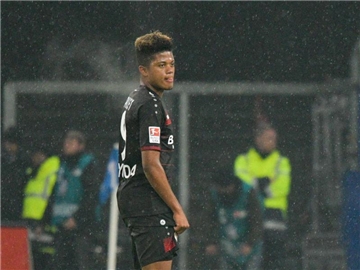 Leon Bailey hat sich den Unmut der Offiziellen von Bayer Leverkusen zugezogen. Foto: Axel Heimken
