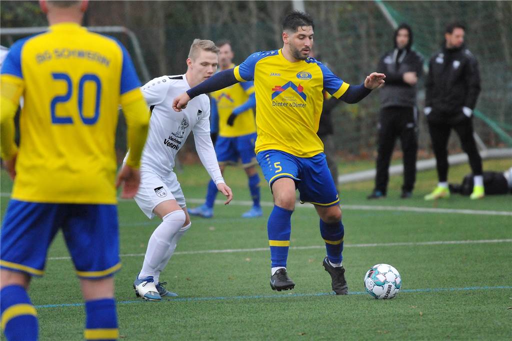 Rückkehr nach Hause: Ein weiterer Kicker aus Castrop-Rauxel wechselt zum VfB Waltrop Leon Chasanis kehrt von der BG Schwerin zurück ins Waltroper Hirschkampstadion.