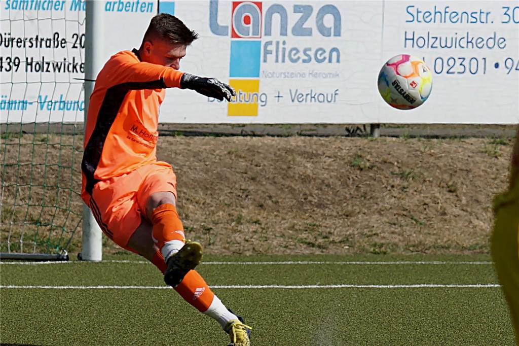 Holzwickeder SC zieht Torwart aus der Jugend hoch: Überangebot im Tor? So ist der Stand Leon Chrobok wechselt in der neuen Saison in den Westfalenliga-Kader des Holzwickeder SC.