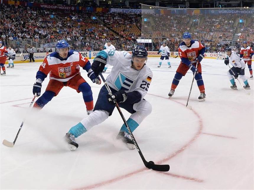 Draisaitl gewinnt mit Edmonton zum NHL-Auftakt 7:4 Leon Draisaitl bereitete das erste Tor vor. Foto: Alexey Kudenko