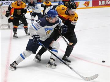 Leon Draisaitl (r) muss sich im DEB-Team noch einfinden. Foto: Anatoly Maltsev
