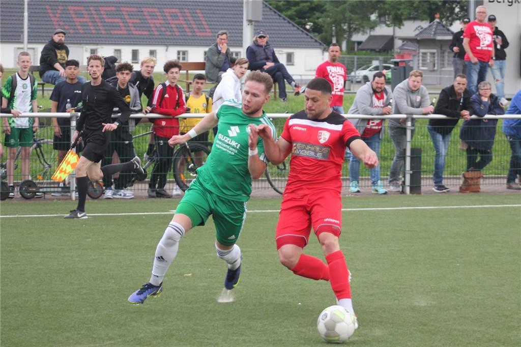 Sieg in der Schlussphase: Holzwickeder SC sichert sich den Kreispokal gegen Bockum-Hövel Leon Gensicke (l.) stand wieder in der Startelf des Holzwickeder SC.