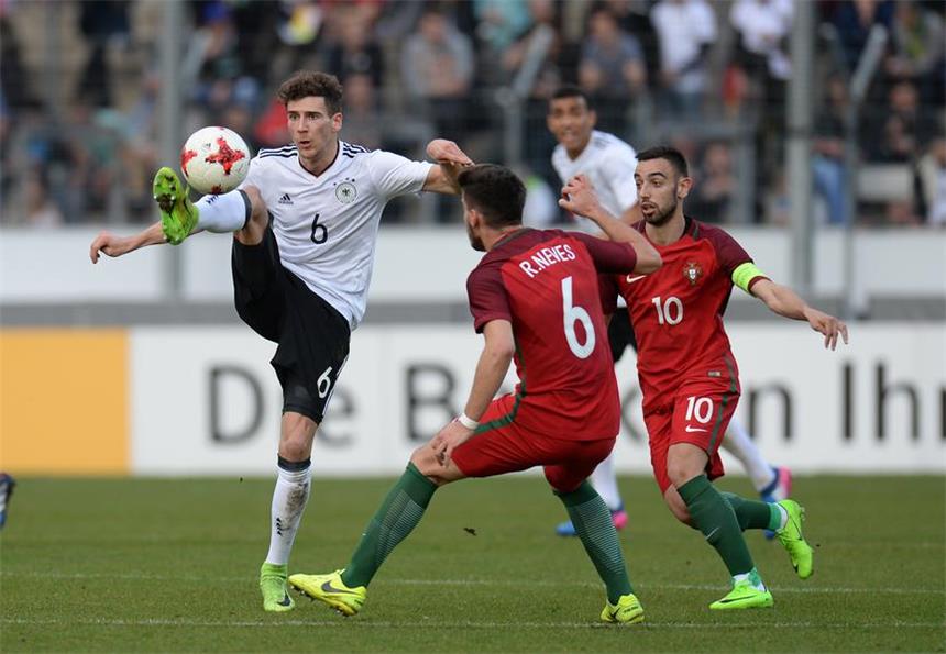 Acht Schalker Spieler auf Länderspielreisen Leon Goretzka (l.) ist mit der Deutschen Nationalmannschaft beim Confed-Cup gefordert.