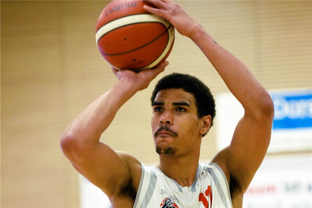 BSV Wulfen dorht der Personal-GAU: Ausgerechnet in Leverkusen Leon Oshodin beim Freiwurf