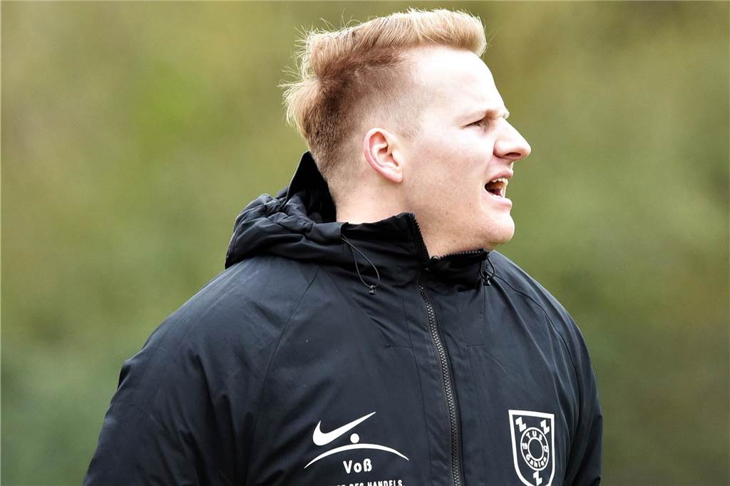 SV Schermbeck hat einen Nachfolger für Ilkay Kara: Neuer U23-Trainer aus der Nachbarschaft Leon Pick an der Seitenlinie