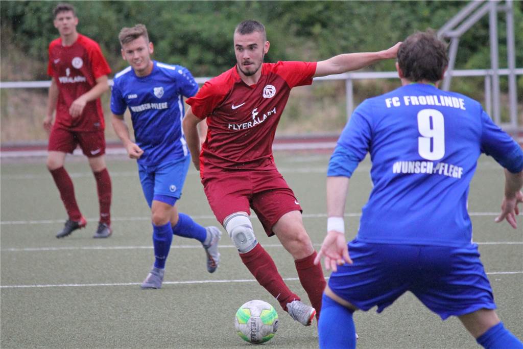 Arminia Ickern bekommt wahrscheinlich eine Saison ohne Sorgen geschenkt Leon Pizolka (am Ball) ist einer von sieben Nachwuchsspielern des SC Arminia, die zum Senioren-Kader stoßen.