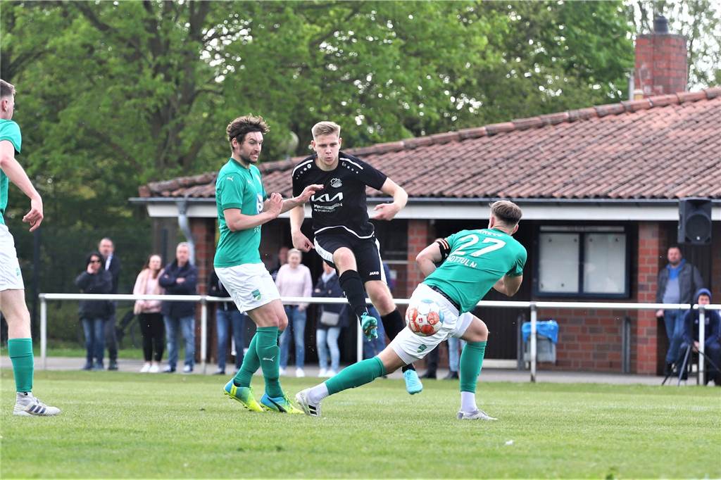 Die Wechsel der Westfalenligisten Sinsen, Haltern, Deuten, Erkenschwick in der Übersicht Leon Stöhr ist einer der Leistungsträger, die den TuS 05 Sinsen in Richtung VfB Bottrop verlassen haben.