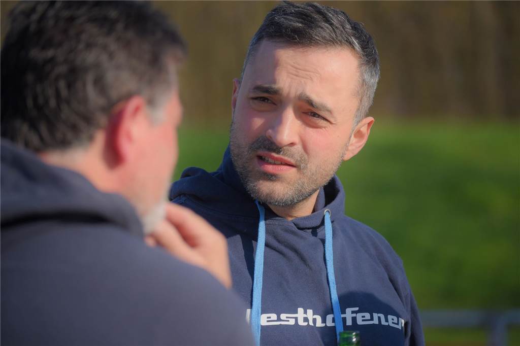 Leonard Gashi, Sportlicher Leiter des VfB Westhofen, berichtet von drei üppig besetzten Seniorenmannschaften.