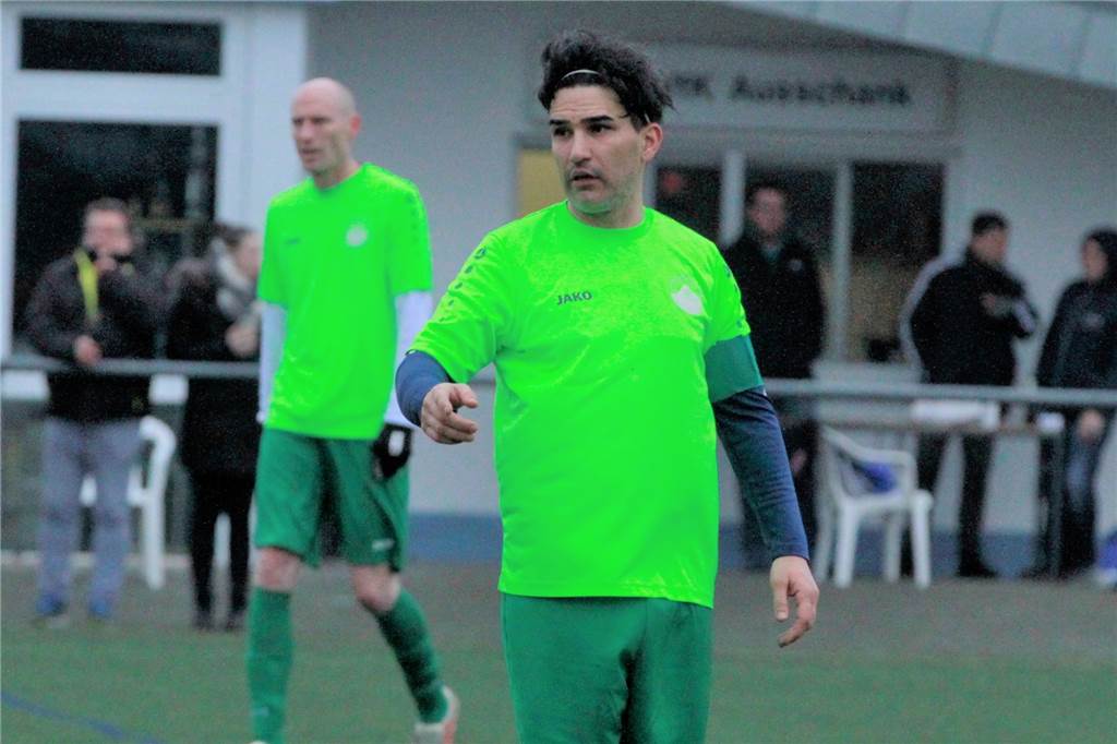 Als Spieler gekommen, als Trainer gebraucht - Winterneuzugang will den SV Stockum in der Liga halten Leonardo Amoresano steht nur noch im Notfall für den SV Stockum auf dem Platz.