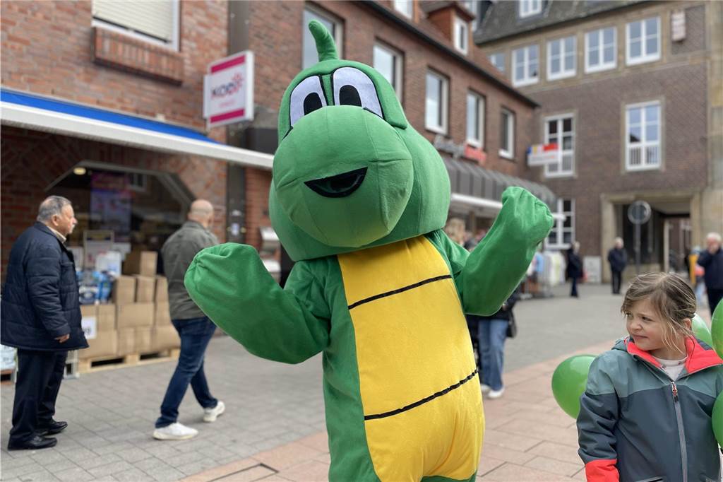 Ostermarkt in Ahaus: Alle Infos rund um den verkaufsoffenen Sonntag Leopold der Schlossdrache auf dem Ostermarkt in Ahaus