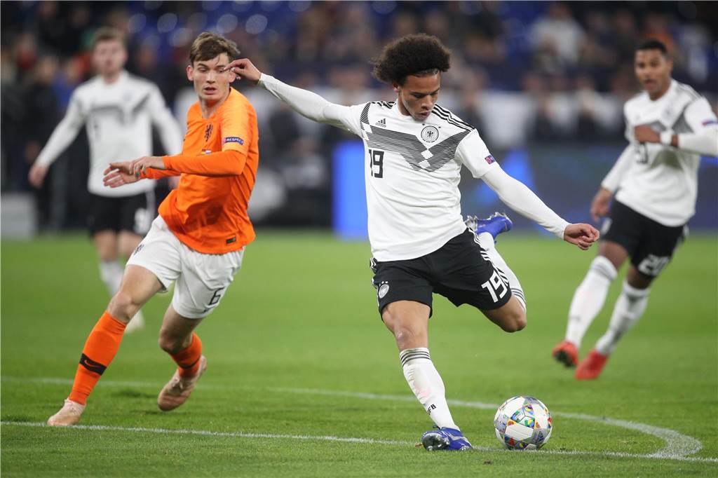 Dieser Titel ist Schalke nicht mehr zu nehmen 19.11.2018, Fussball, Saison 2018/2019, UEFA Nations League, Deutschland - Niederlande Leroy Sane (Deutschland) erzielt das Tor zum 2 zu 0