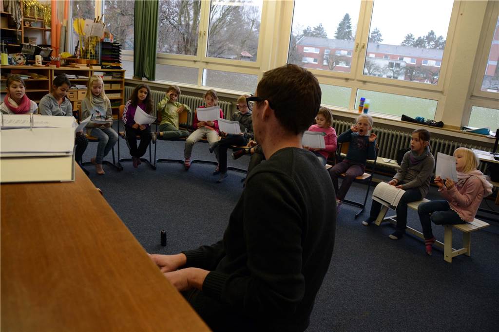 Kantor Tobias Leschke verlässt die Kirchengemeinde St. Mauritius Leschke gründete zwei neue Kinderchöre in der Schlossgemeinde, einen in Nordkirchen und einen in Südkirchen.