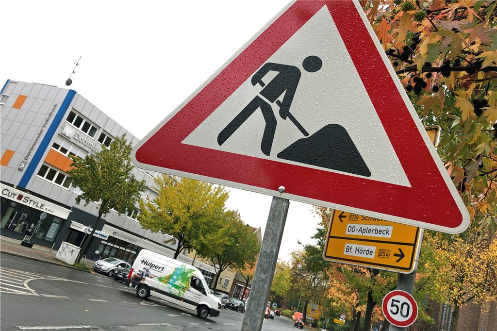 Baustellen-Stau: Patienten bekommen ihre Medikamente zu spät Letzte Wendemöglichkeit: Bevor die Baustelle an der Faßstraße richtig losgeht, nutzen viele Autofahrer noch einmal die Chance, den Rückzug anzutreten.