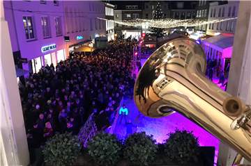 Letztes Jahr spielten die Musiker ausnahmsweise aus den Fenstern des Alten Rathauses.