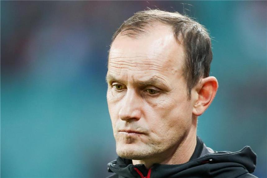 Vor Stuttgart-Spiel: Bayer bangt um Abwehrchef Sven Bender Leverkusens Trainer Heiko Herrlich. Foto: Jan Woitas/Archiv