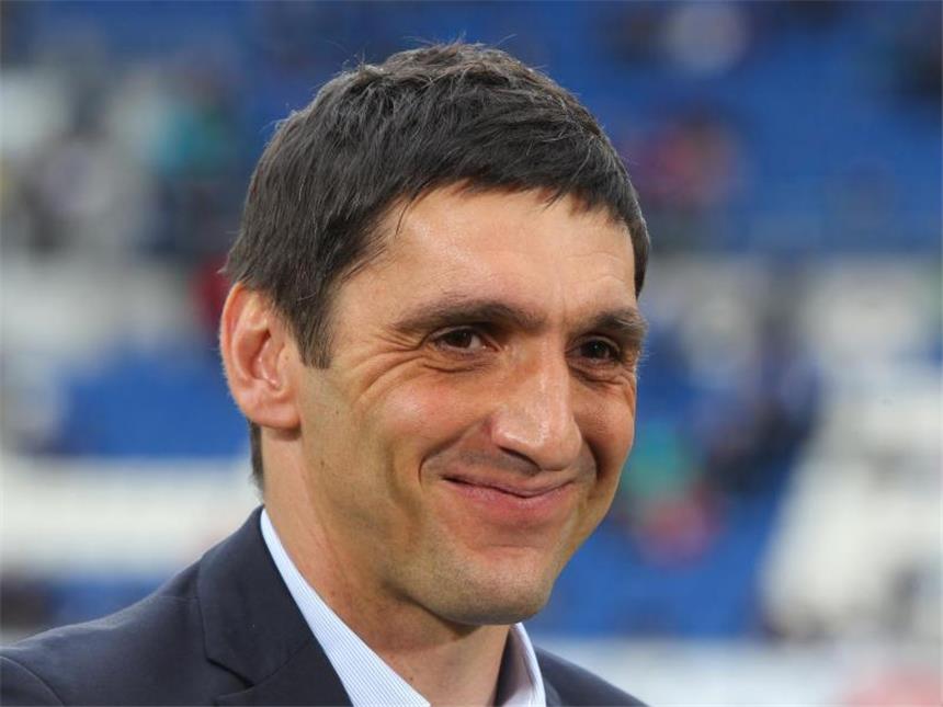 Leverkusen will gegen Wolfsburg großen Schritt machen Leverkusens Trainer Tayfun Korkut will wegen Wolfsburg unbedingt drei Punkte gewinnen. Foto: Thomas Frey
