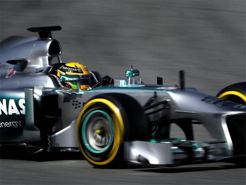 Mercedes verblüfft Formel-1-Rivalen Lewis Hamilton absolvierte im neuen Mercedes starke Testfahrten. Foto: Alberto Estevez